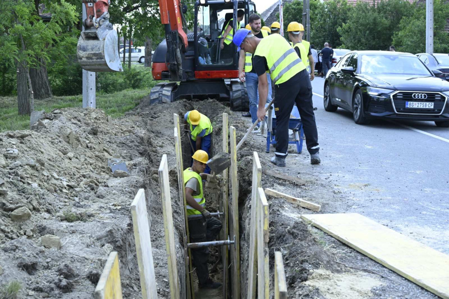 Rešava se decenijski problem: Vučević i Vesić obišli radove FOTO