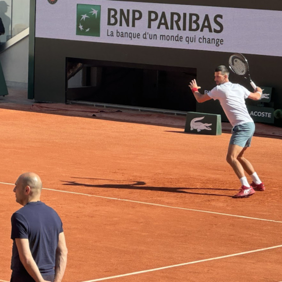 Đoković bez trenera odradio prvi trening u Parizu FOTO