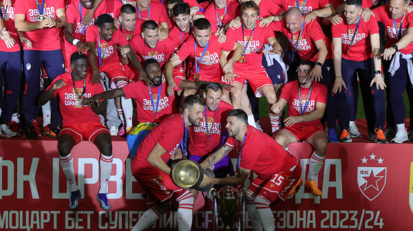 Zvezda krunisana 35. put – emotivno na "Marakani", oproštaj od trojice, Dragoviću ovacije