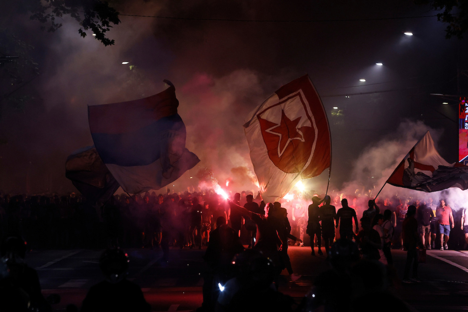 Delije priredile feštu na Kalemegdanu, stigli su igrači FOTO