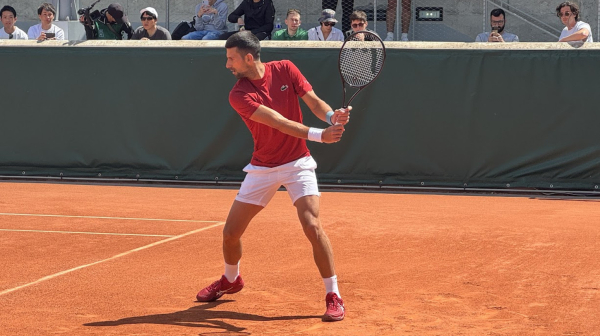 Đoković ponovo na terenu – Novak sa mladim Italijanom odradio trening u Parizu FOTO