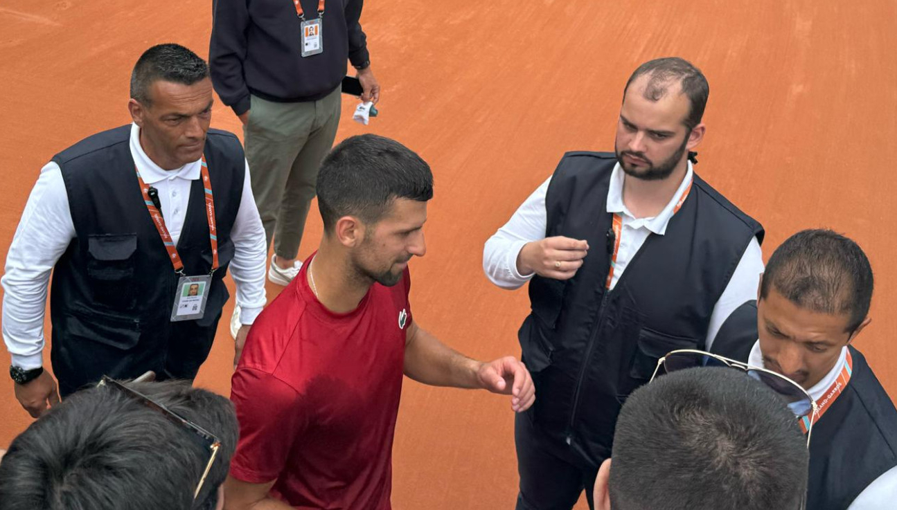 Đoković dobio još jedan meč – obezbeđenje ga ne ispušta iz vida FOTO