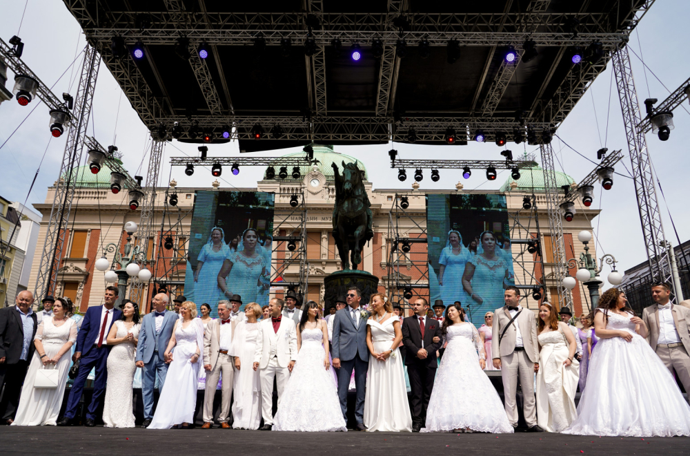 Tradicionalna manifestacija u centru Beograda: Venčalo se 12 parova iz cele Srbije FOTO