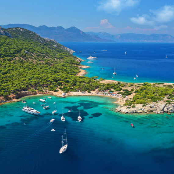 Blizina Atine čini ga lako dostupnim: Turisti posećuju ovo grčko ostrvo najčešće zbog njega