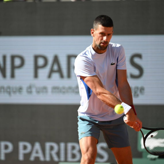 Novakova 427. nedelja vladavine – Siner napada tron u Parizu