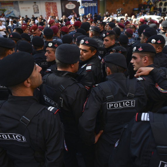 Težak obračun demonstranata i policije u Jermeniji: Uhapšeno preko 200 ljudi VIDEO