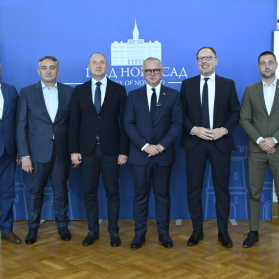 Vesić potpisao sporazume o dodeli 9,2 miliona evra bespovratnih sredstava