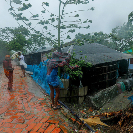 Ciklon projurio kroz Indiju i Bangladeš; Desetine mrtvih, Gradovi ostali u mraku