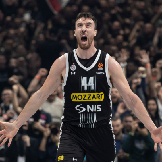 Kaminski menja Dejvisa