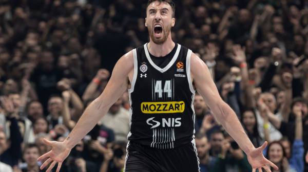 Kaminski menja Dejvisa