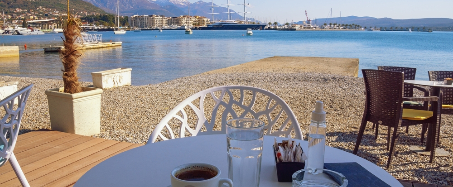 "Ovo je bezobrazluk!" Crnogorac šokiran cenama u Tivtu, za kiselu vodu 7 evra