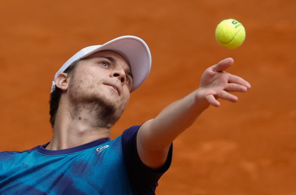 Kecmanović prvi od Srba do drugog kola Rolan Garosa