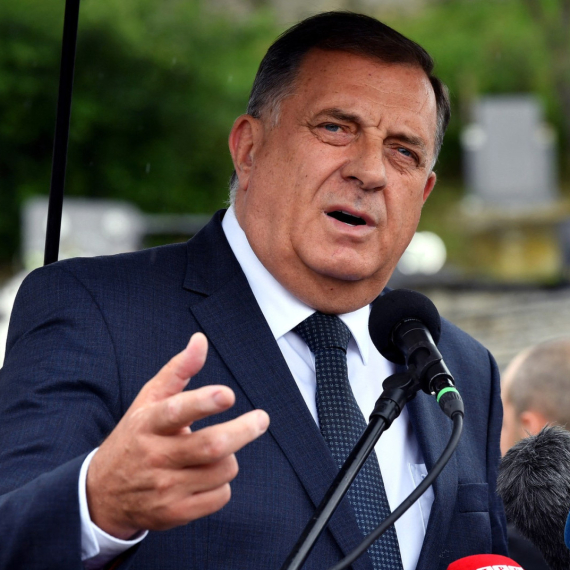 Dodik: Srbi nisu niti će prihvatiti da im stranci određuju šta da rade