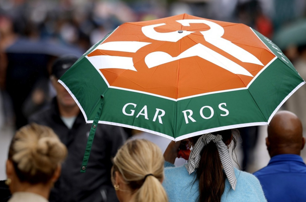 Kiša odlaže početak programa na Rolan Garosu – igra se na dva terena