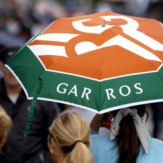 Kiša odlaže početak programa na Rolan Garosu – igra se na dva terena