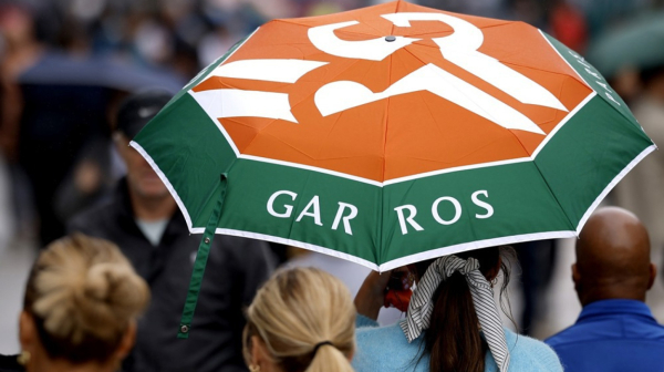 Kiša odlaže početak programa na Rolan Garosu – igra se na dva terena