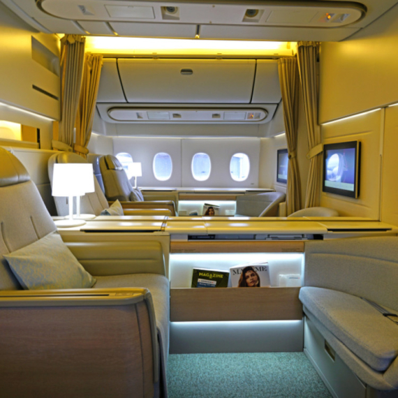 Ovo je najluksuznija avio-kompanija u Evropi: U avionu se služi šampanjac, a kuvaju Mišelinovi kuvari FOTO