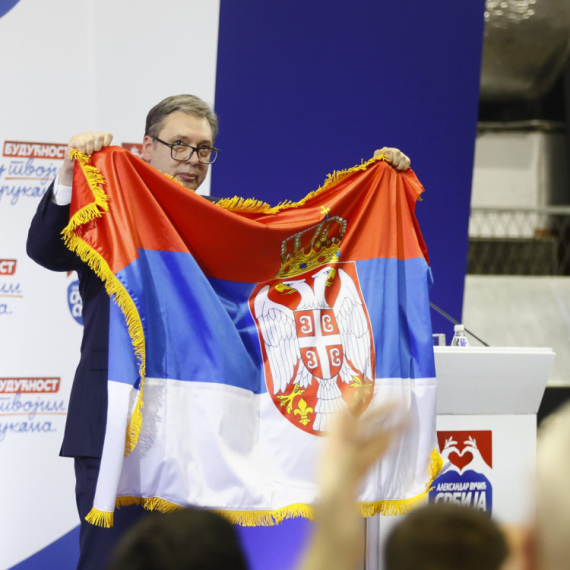 Vučić spread the Serbian flag, saying: "Our tricolor is a symbol of resistance. No one will beat this flag"
