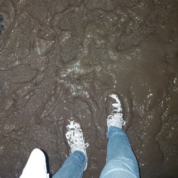 Na prodaju blatnjave patike nošene na koncerta Ramštajna: Od cene "boli" glava FOTO