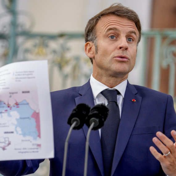 Macron waved a map and shouted: "How do we explain this to Ukraine?!" VIDEO