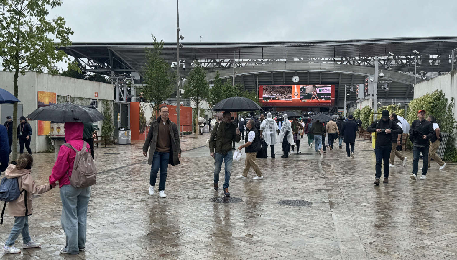 Pljusak prekinuo mečeve u Parizu FOTO