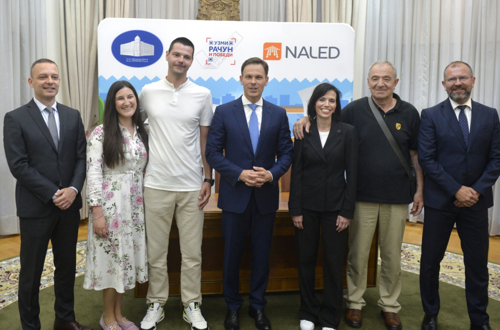 Mali potpisao ugovore: U nagradnoj igri "Uzmi račun i pobedi" dodeljen 71 stan FOTO