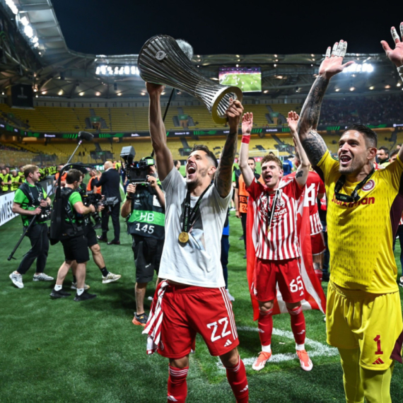 Vlasnik Olimpijakosa obasuo fudbalere milionima