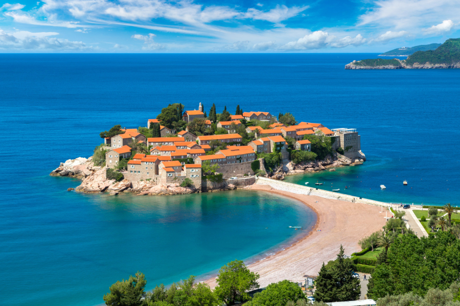 Biser Jadrana ponovo dočekuje posetioce: Otvaraju se Sveti Stefan i Vila Miločer