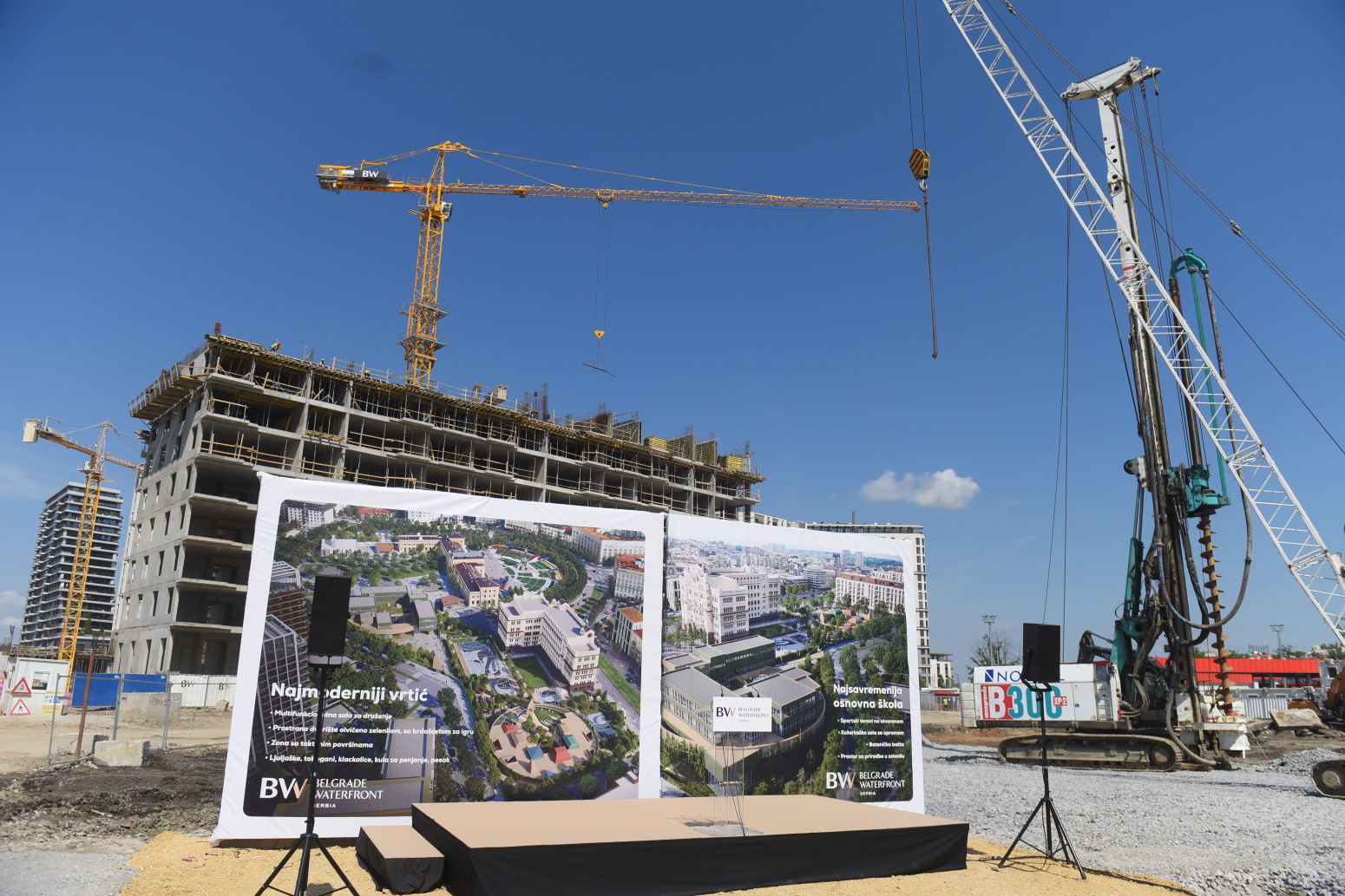 Ovo je nova faza: Mali i Brnabić položili kamen temeljac za obrazovni kampus u Beogradu na vodi FOTO