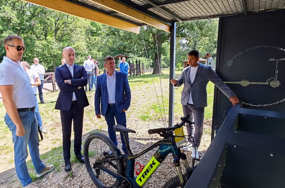 Otvorene solarne stanice za punjenje malih električnih vozila na Fruškoj gori