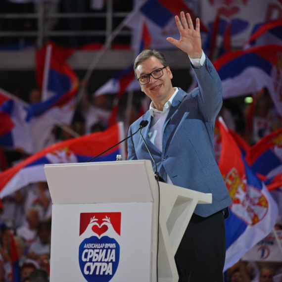 Održan miting u Nišu; Vučić: Njihov je plan kako će neke od nas da streljaju, a naš plan je razvoj Srbije