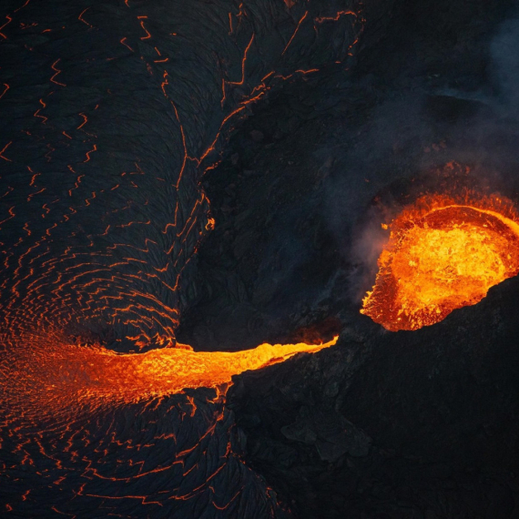 Lava i dalje "šiklja": Ne smiruje se vulkan na Islandu FOTO/VIDEO