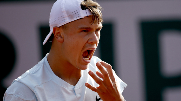 Rune predvodio ponoćni spektakl u Parizu – četiri meča u pet setova!