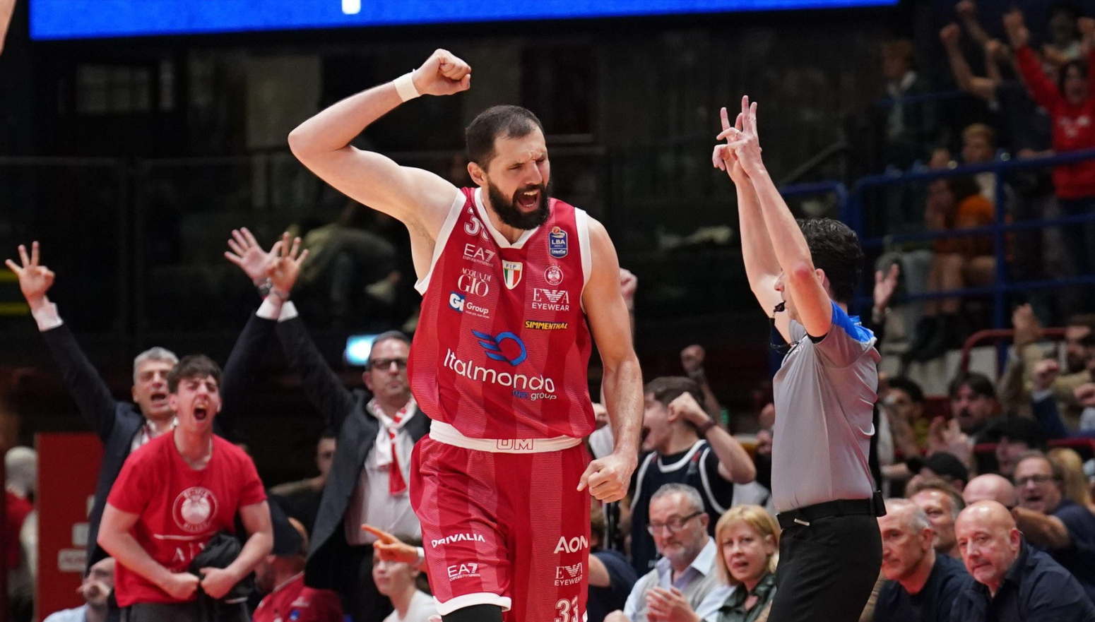 Simultanka Mirotića – Armani odbranio tron