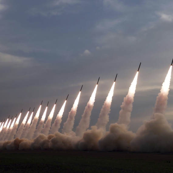 Lansirano 18 raketa; Kim sve nadgledao; "Sa ovim će se suočiti ako nas provociraju"