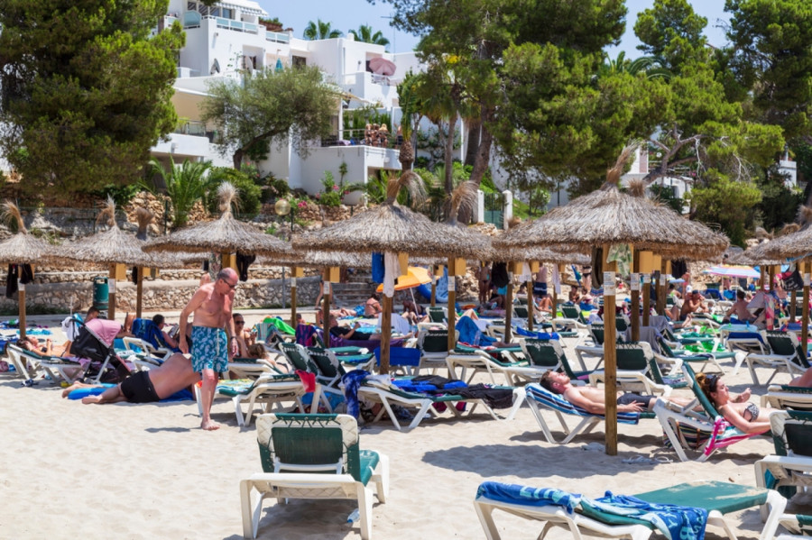 Plaže pretrpane, more miriše na kanalizaciju: Turisti sve manje poželjni na ovim destinacijama FOTO