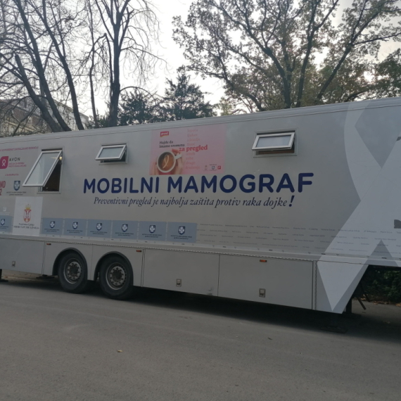Besplatni mamografski pregledi ispred Zdravstvene stanice "Batajnica"