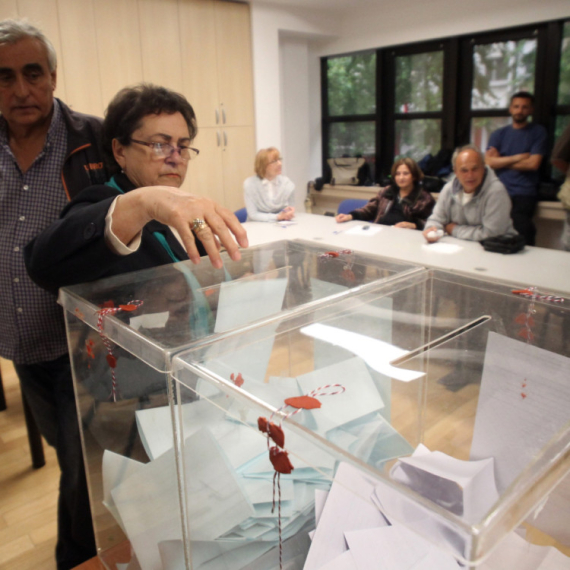 GIK: Za posmatranje izbora u Beogradu prijavljen 1.581 domaći i 156 stranih posmatrača