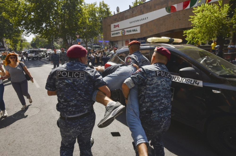 Veliki protesti u Jerevanu: Uhapšeno 29 ljudi VIDEO