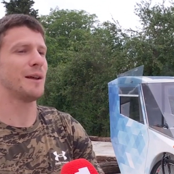 Petar je napravio solarni tricikl: Može da pređe i do 50 km