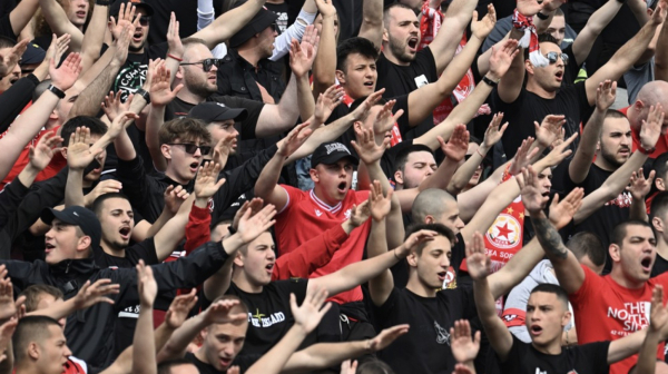 Haos u Sofiji – navijači prekinuli meč, lomili sve pred sobom, najgore prošao kamerman VIDEO