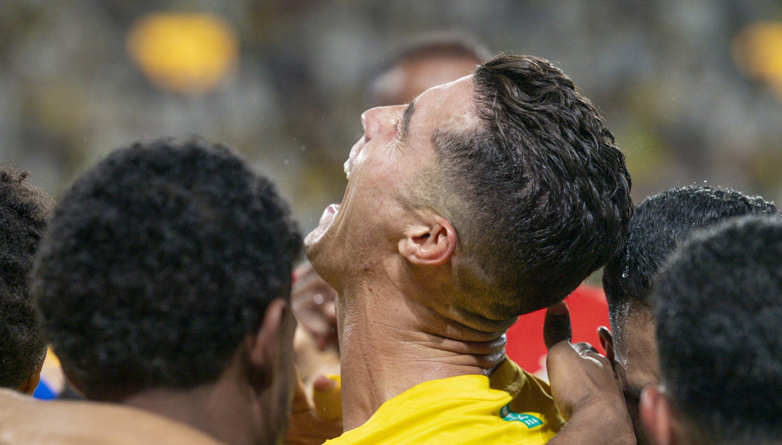 Ronaldo uplakan, a čitav stadion skandira: "Mesi, Mesi" – pa i Nejmar VIDEO