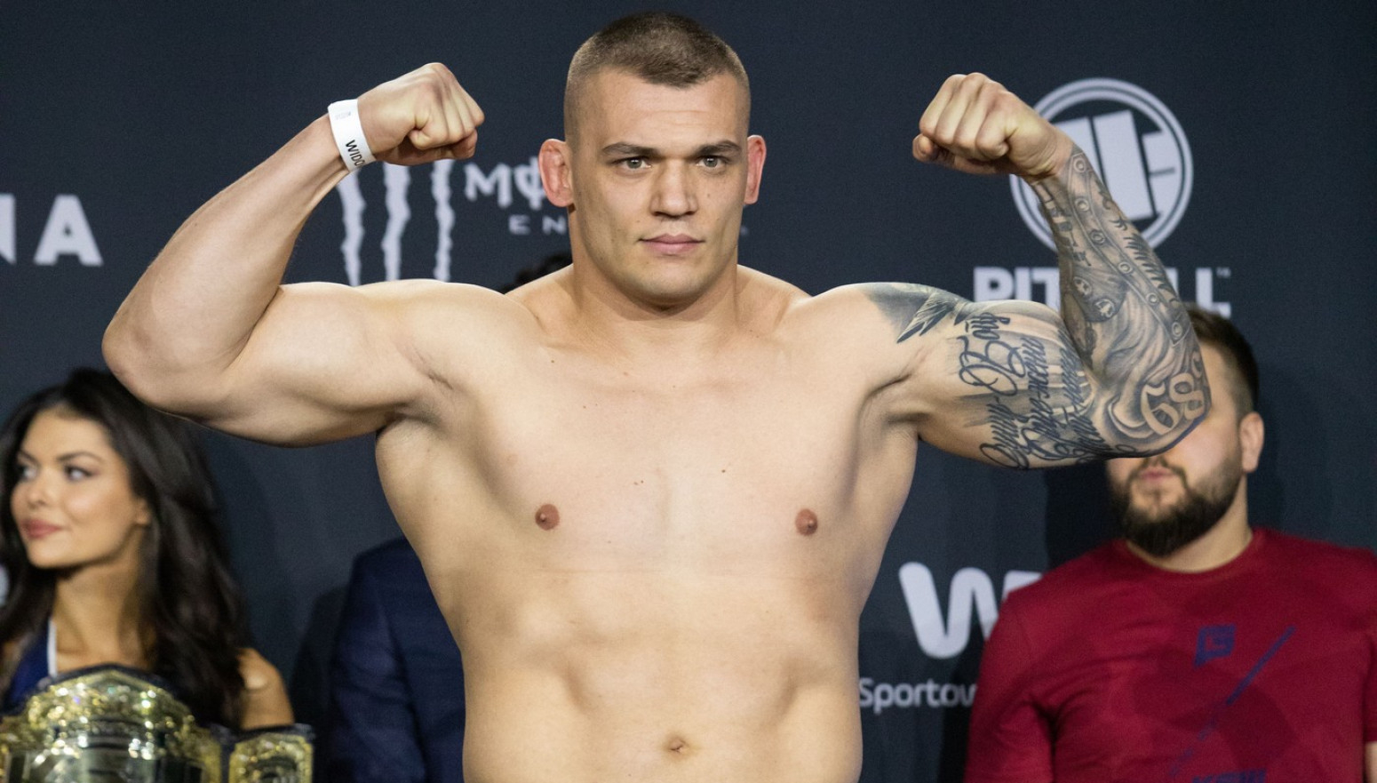 MMA spektakl pred 15.000 u Areni – Stošić prebio "Rokija" VIDEO