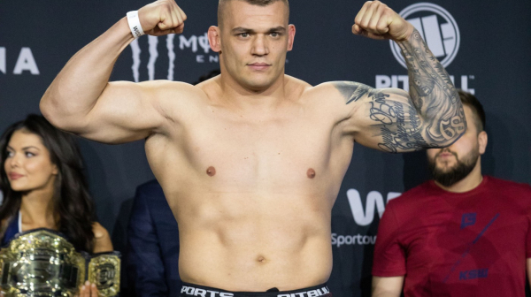 MMA spektakl pred 15.000 u Areni – Stošić prebio "Rokija" VIDEO