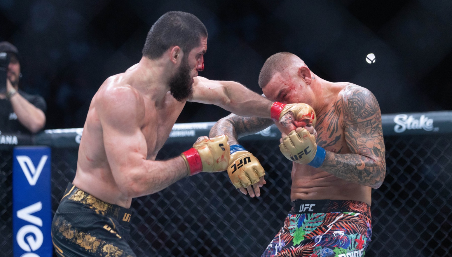 Dagestanci vladaju u UFC – evo šta je Makačev uradio Poarijeu VIDEO