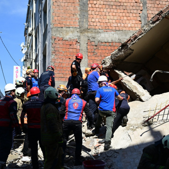 Haos u Turskoj: Srušila se zgrada, ima mrtvih i povređenih VIDEO