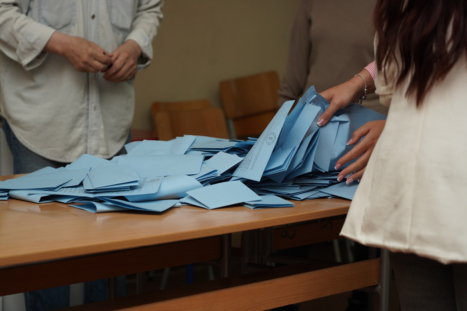 RIK usvojio; Na biralištima će biti i kartonski i novi paravani u obliku kabine