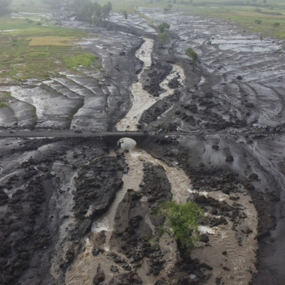 Poplavljen rudnik u Kini; Jedan rudar stradao, za ostalima se traga