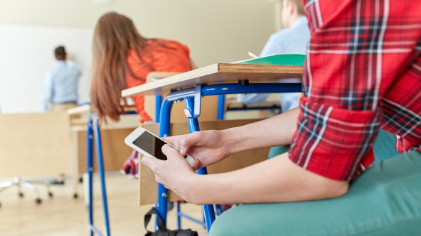 Jezivo upozorenje stručnjaka: Kako predatori na društvenim mrežama ciljaju mlade