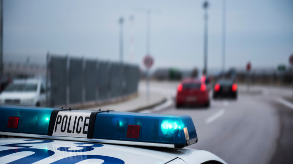 Blicao da upozori vozače na radar, pa završio u pritvoru: Sada tuži policiju VIDEO